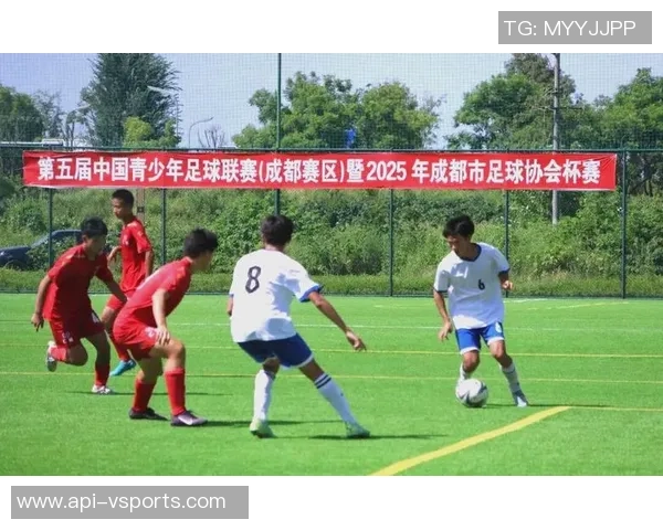 足球PT：探索足球运动的魅力与潜力，助力青少年成长与发展