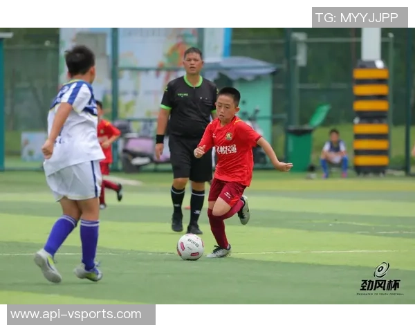 足球大师2马塔带你领略足球魅力与技巧的完美结合 足球大师2马塔带你领略足球魅力与技巧的完美结合